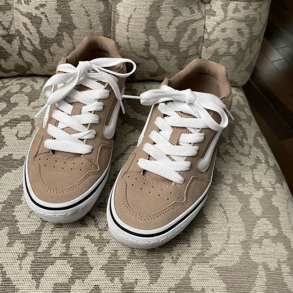 Women’s Vans Caldrone Skate Sneakers - Picture 2 of 5